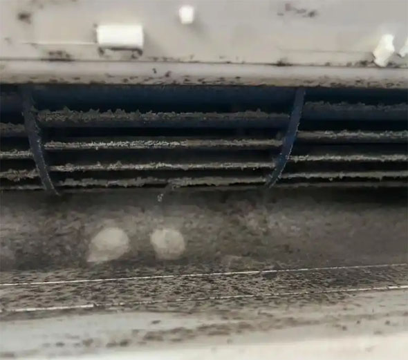 宜州空调吹的风有股烧焦味是怎么回事